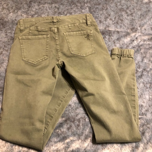 VIP Jeans - Picture 2 of 3